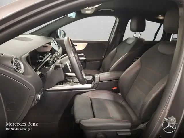 Mercedes-Benz GLA 220