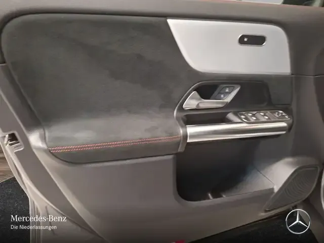 Mercedes-Benz GLA 220