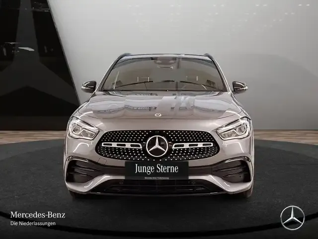 Mercedes-Benz GLA 220