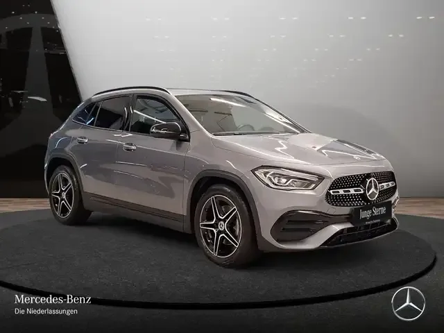 Mercedes-Benz GLA 220