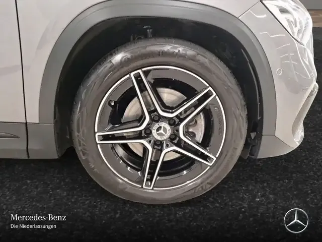 Mercedes-Benz GLA 220
