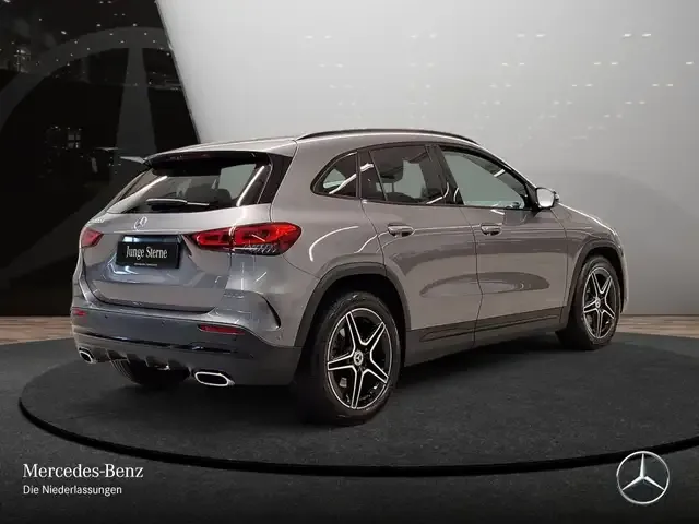 Mercedes-Benz GLA 220