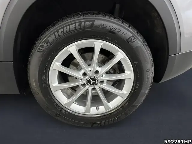 Mercedes-Benz GLB 180