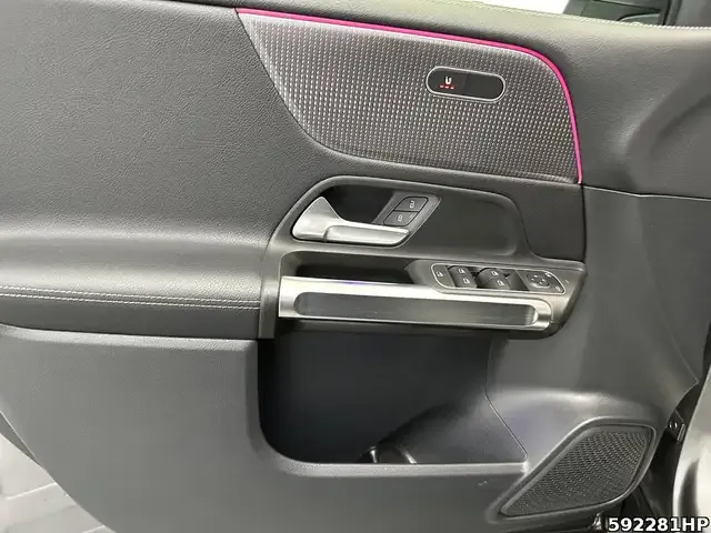 Mercedes-Benz GLB 180