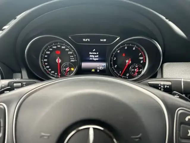 Mercedes-Benz CLA 180