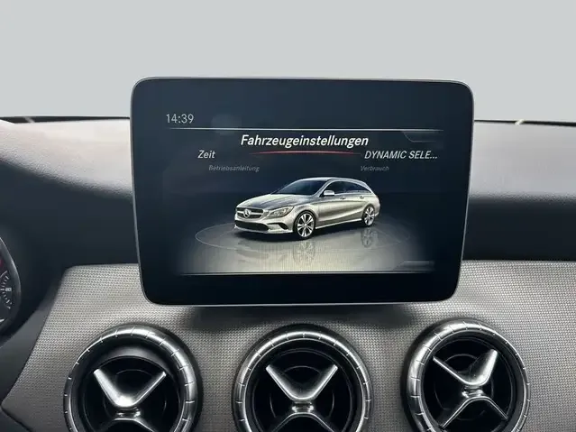 Mercedes-Benz CLA 180