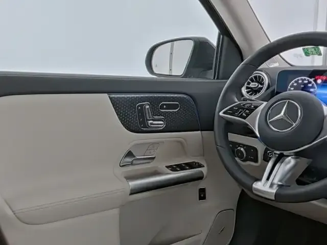 Mercedes-Benz GLA 220