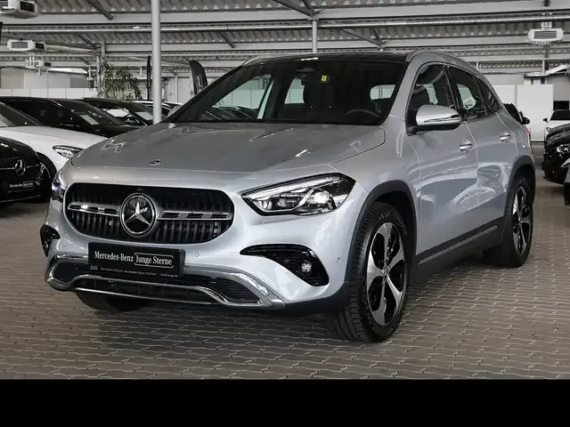 Mercedes-Benz GLA 220