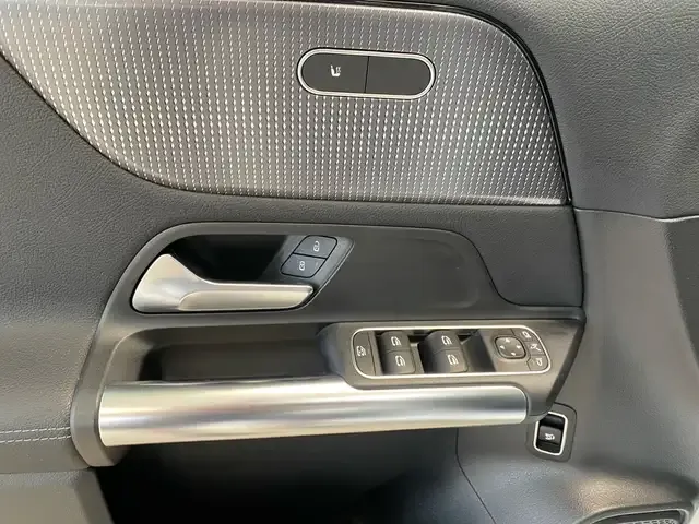 Mercedes-Benz B 220