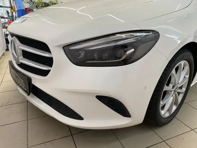 Mercedes-Benz B 220