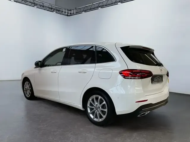 Mercedes-Benz B 220