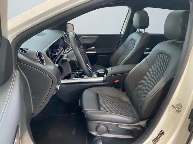 Mercedes-Benz B 220
