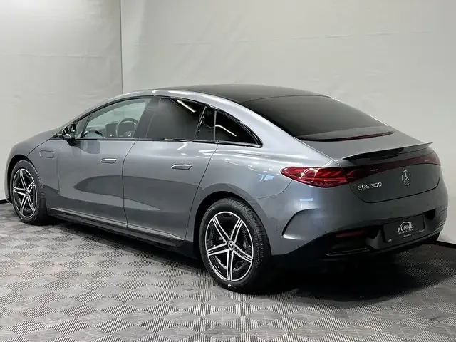 Mercedes-Benz EQE 300