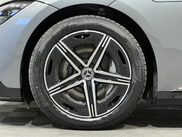 Mercedes-Benz EQE 300