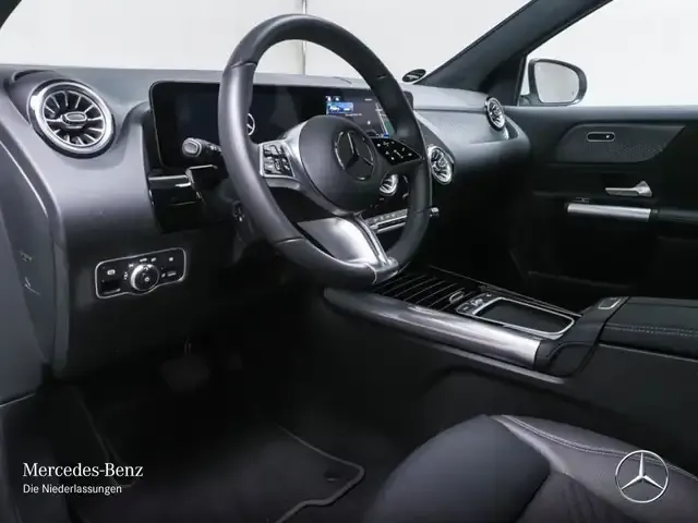 Mercedes-Benz EQA 300