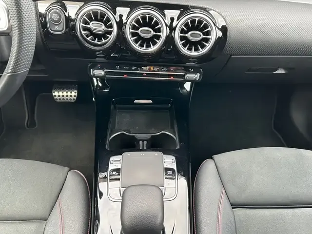 Mercedes-Benz CLA 220