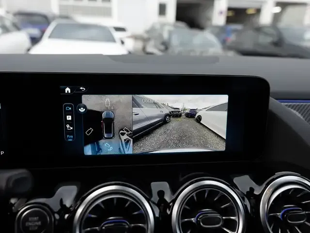 Mercedes-Benz GLA 220