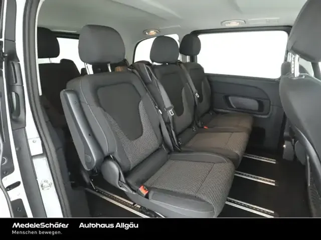 Mercedes-Benz V 220