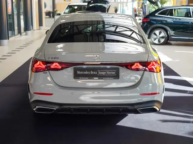 Mercedes-Benz E 220