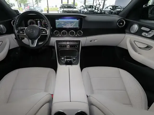 Mercedes-Benz E 300