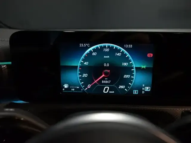 Mercedes-Benz CLA 200