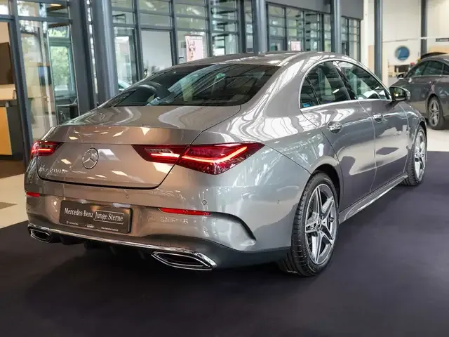 Mercedes-Benz CLA 200