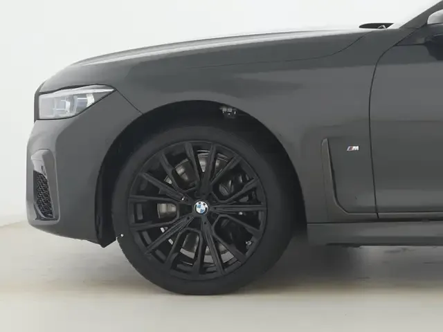 BMW 740