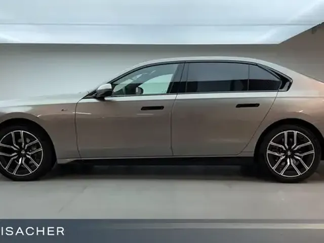 BMW 740