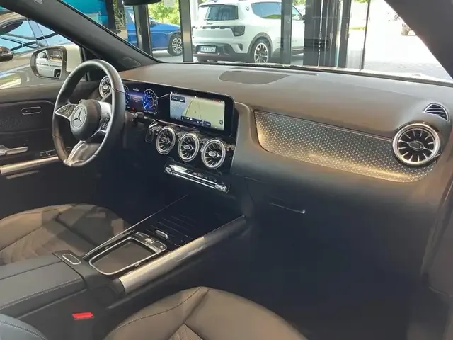 Mercedes-Benz EQA 300