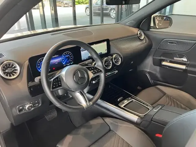 Mercedes-Benz EQA 300