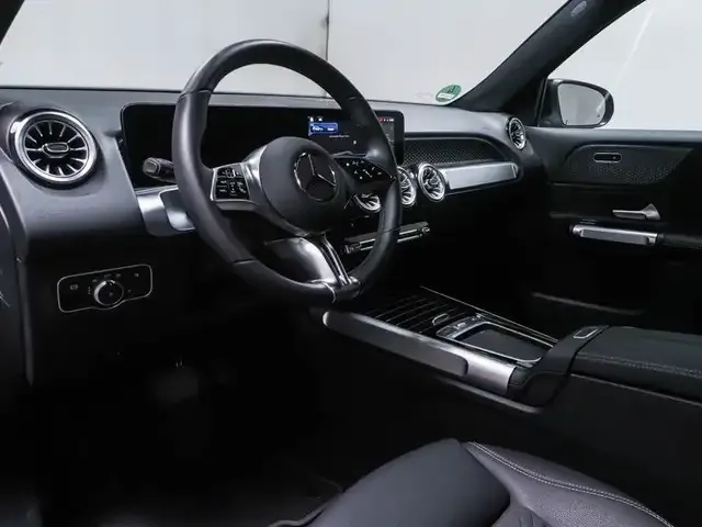 Mercedes-Benz EQB 300