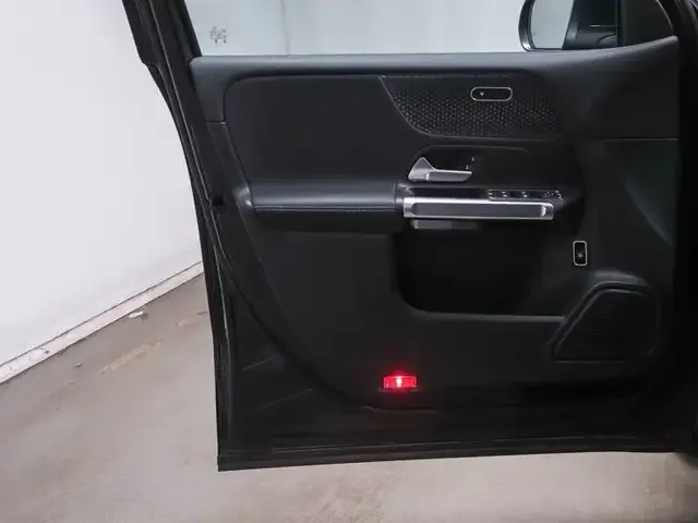 Mercedes-Benz EQB 300