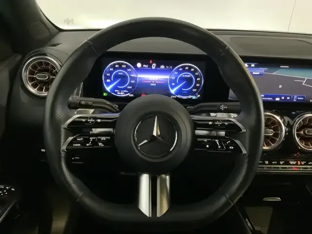 Mercedes-Benz EQB 350