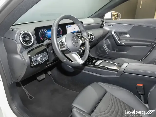 Mercedes-Benz CLA 180