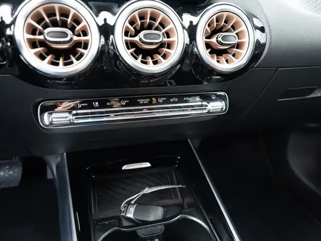 Mercedes-Benz EQA 300