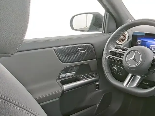 Mercedes-Benz EQA 300