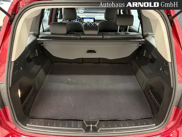 Mercedes-Benz GLB 180