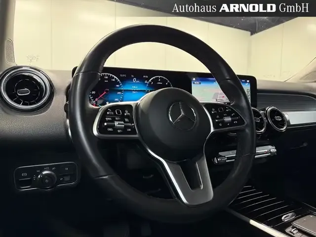 Mercedes-Benz GLB 180