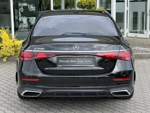 Mercedes-Benz E 200