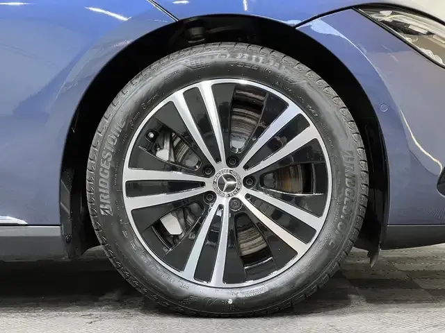 Mercedes-Benz EQE 300