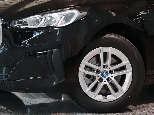BMW 225