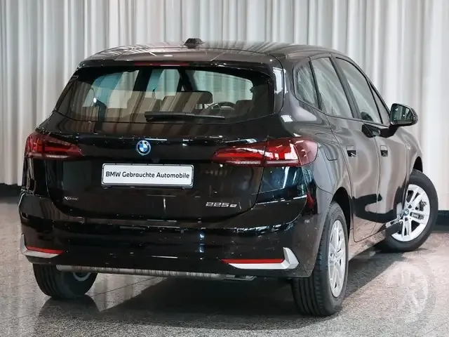 BMW 225