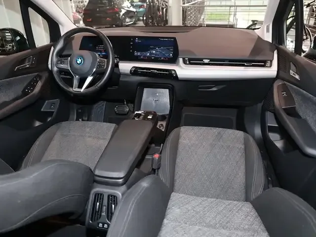 BMW 225