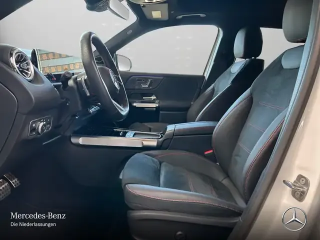 Mercedes-Benz GLB 220