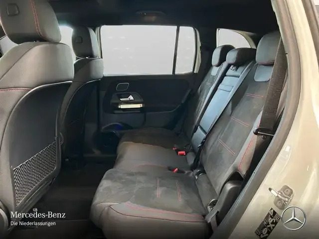 Mercedes-Benz GLB 220