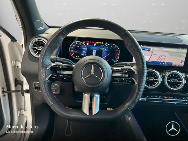 Mercedes-Benz GLB 220