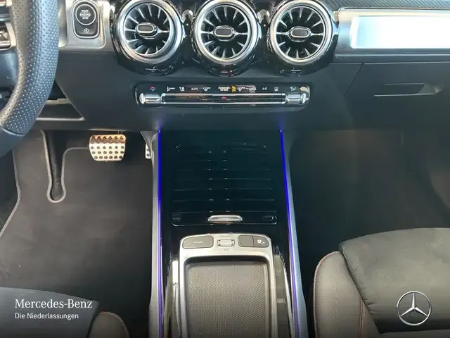 Mercedes-Benz GLB 220