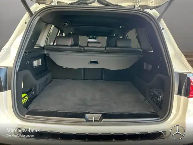 Mercedes-Benz GLB 220