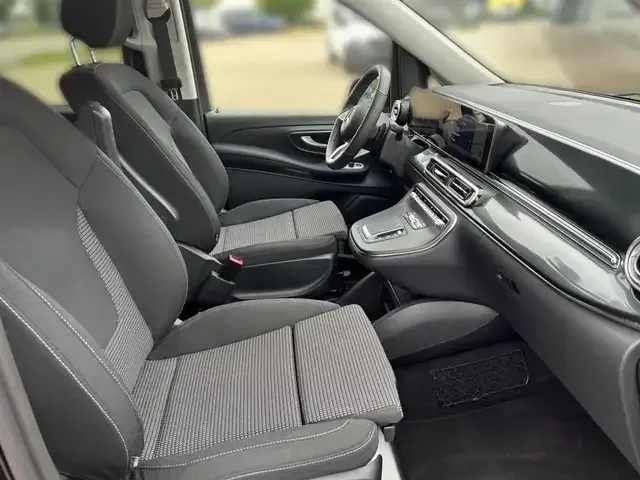 Mercedes-Benz V 220