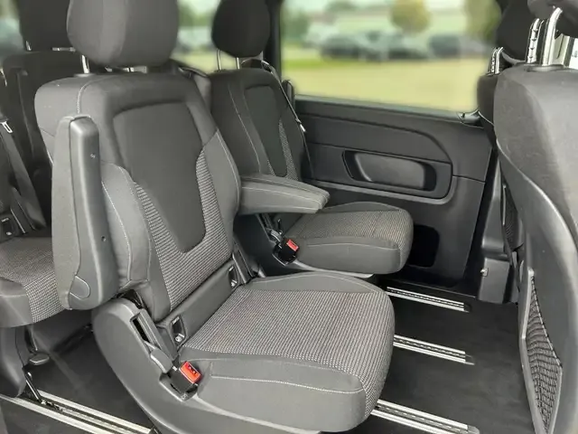 Mercedes-Benz V 220